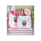 Ejoya Ahşap Sandıkta Kişiye Özel Zıbın Önlük ve Taş Isimlik Bebek Hediye Seti 109445