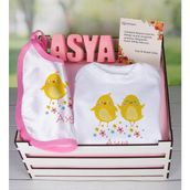 Ejoya Ahşap Sandıkta Kişiye Özel Zıbın Önlük ve Taş Isimlik Bebek Hediye Seti 109453