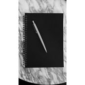 Fark Tanıtım Spiralli Defter, Siyah Kapaklı, A5 Boyutunda (15X21 Cm), 100 Yaprak (Kareli) - Çok Renkli