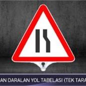 FM Trafik Tek Taraflı Sağdan Daralan Yol Tabelası