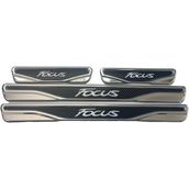 Ford C-Max, Connect, Courier, Fiesta, Focus, Fusion ve Kuga ile Uyumlu Universal Krom/karbon Kapı Eşik Koruması 4- Kapı (4 Prç)