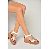 Fox Shoes S2581610 09 Dolgu Tabanlı Beyaz Kadın Sandalet