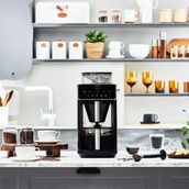 Karaca Coffee Artisan 01 Öğütücülü Filtre Kahve Makinesive Grinder 1,5 lt Su Kapasitesi ve Süt Köpürtücü Özelliği