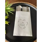 Kidspartim 12'li 40x40 cm Gümüş Yaldızlı Beyaz Kalp Çelenk Just Engaged Cepli Peçete