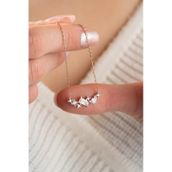 Nereze 925 Ayar Gümüş Beyaz Baget Taşlı Işıltılı Sade Tasarım Kolye