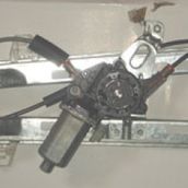 Peugeot 206-HB 1999-2009 Sol Elektrikli Motorlu Ön Cam Krikosu