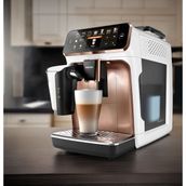 Philips 5400 Seri 12 Farklı Içecek Premium Tam Otomatik Espresso Makinesi Krom, Şık Tasarım, Luciole Lambader Hediye - Beyaz