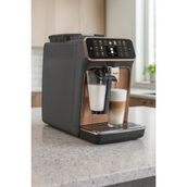 Philips Tam Otomatik 5500 Serisi Espresso Makinesi, 20 Sıcak ve Soğuk Mükemmel Içecek Espresso, Sütlü Latte, Cappuccino vb +1kg kahve - Gri