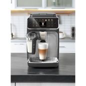Philips Tam Otomatik LatteGo Espresso Makinesi, 20 Sıcak ve Soğuk İçecek, SilentBrew Teknolojisi, Hızlı Başlangıç, Taze Öğütülmüş Çekirdeklerden Aromatik Kahve, Onerous Lambader Hediye - Siyah