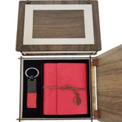 Pilelistore Özel Ahşap Kutulu Kırmızı Deri Defter ve Anahtarlık Set