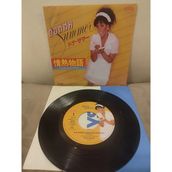 Plakperest Donna Summer - She Works Hard For The Money - 1983 Japonya Basım 45LIK Plak Dönem Plak