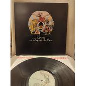 Plakperest Queen - A Day At The Races - 1976 Japonya Basım - 33 Lük Lp Plak Albüm 2.el