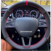 Skoda Scala Uyumlu Dikmeli Direksiyon Kılıfı Alkantara Karbon Kırmızı Yüzüklü