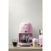 Smeg Pembe Filtre Kahve Makinesi 1 Fincan Kapasiteli Cam Hazne ile Otomatik Kapanma Özelliği