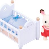 Sylvanian Families 5017 Çikolata Kulaklı Tavşan Bebek ve Yatağı