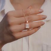 Takıhan Büyük Baget Taşlı Rose Kaplama 925 Ayar Gümüş Kadın Kolye