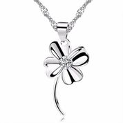 Gümüş Dört Yapraklı Yonca Bayan Kolye