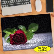 0854714 Islak Zeminde Kırmızı Zarif Gül 240 Parça Puzzle Yapboz