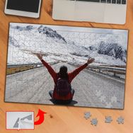 1111 Yol Mutlu Kadın Karlı Dağlar 240 Parça Puzzle Yapboz Tablo