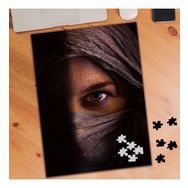 1335487 Tek Gözü Görünen Peçeli Kız 240 Parça Puzzle Yapboz