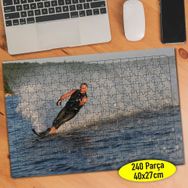 513 Mavi Denizde Sörf Yapan Genç Sporcu 240 Parça Puzzle Yapboz