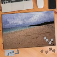 555 Bulutlu Gökyüzü Altında Kumsal 240 Parça Puzzle Yapboz Tablo