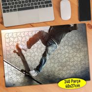 65895949 Kaykay Süren Genç Adam 240 Parça Puzzle Yapboz