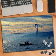 74980 Boğaz Köprüsü ve Denizdeki Sandal 240 Parça Puzzle Yapboz