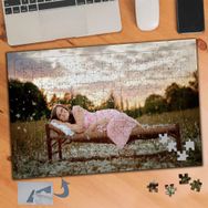879 Açık Havada Uzanmış Mutlu Kadın 240 Parça Puzzle Yapboz Tablo