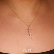 Adilidil Roz Renk Yaprak Modeli Kolye