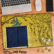 Asil Hobi Eskitme Sarı Duvar Üzerinde Mavi Pencere Yapboz-Ayak Destekli Çerçeveli 240 Parça Puzzle