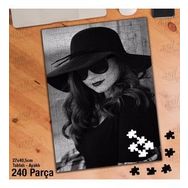Asil Hobi Siyah Şapka-Gözlük-Gizemli Kadın Yapboz-Ayak Destekli Çerçeveli 240 Parça Puzzle