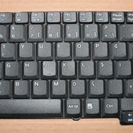 Asus F7E Klavye