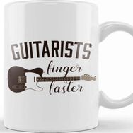 Baskı Dükkanı Guitarists Finger Faster Musician Funny Guitar Pun Kupa