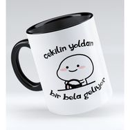 BK 1 Gift Bir Bela Geliyor Tasarımlı Siyah Kupa Bardak