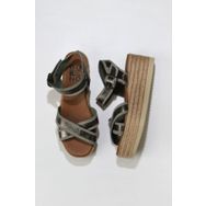 Bueno Shoes 01WU6116 Haki Parlak Deri Kadın Dolgu Topuklu Sandalet