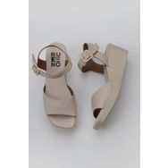 Bueno Shoes 01WY2400 Krem Deri Kadın Dolgu Topuklu Sandalet