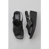 Bueno Shoes 01WY2411 Siyah Deri Kadın Dolgu Topuklu Sandalet