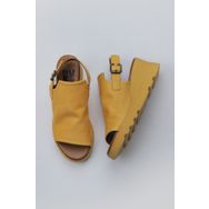 Bueno Shoes 01WY8603 Sarı Deri Kadın Dolgu Topuklu Sandalet