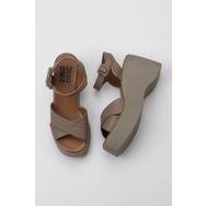 Bueno Shoes 01WY9001 Gri Deri Kadın Dolgu Topuklu Sandalet