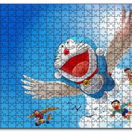 Cakapuzzle Doraemon ve Çocuklar Mavi Göklerde Mdf 1000 Parça Puzzle