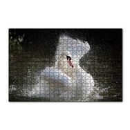 Cakapuzzle Gölde Kanatlarını Temizleyen Beyaz Kuğu 120 Parça Ahşap Puzzle