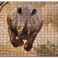 Cakapuzzle Hücum Halindeki Gergedan ve Arkada Ailesi Mdf 120 Parça Puzzle