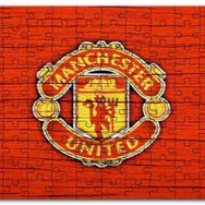 Cakapuzzle Kırmızı Boyalı Zeminde Manchester United Logosu Mdf 255 Parça Puzzle