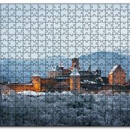 Cakapuzzle Lüksemburg Bourscheid Kalesi ve Karlı Tepeler Mdf 500 Parça Puzzle