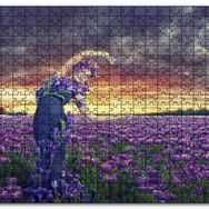 Cakapuzzle Mor Laleler Mor Elbiseli Kadın Mor Gökler Mdf 120 Parça Puzzle