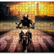 Cakapuzzle Motorsikletli Adam Günbatımı ve Gökdelenler Mdf 1000 Parça Puzzle