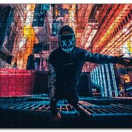 Cakapuzzle Neon Maskeli Adam ve Gökdelenler Mdf 500 Parça Puzzle