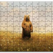 Cakapuzzle Sisli Çayırda Ayakta Duran Boz Ayı Mdf 120 Parça Puzzle