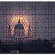 Cakapuzzle Tarihi Kilise ve Tam Arkasındaki Süper Ay Mdf 120 Parça Puzzle